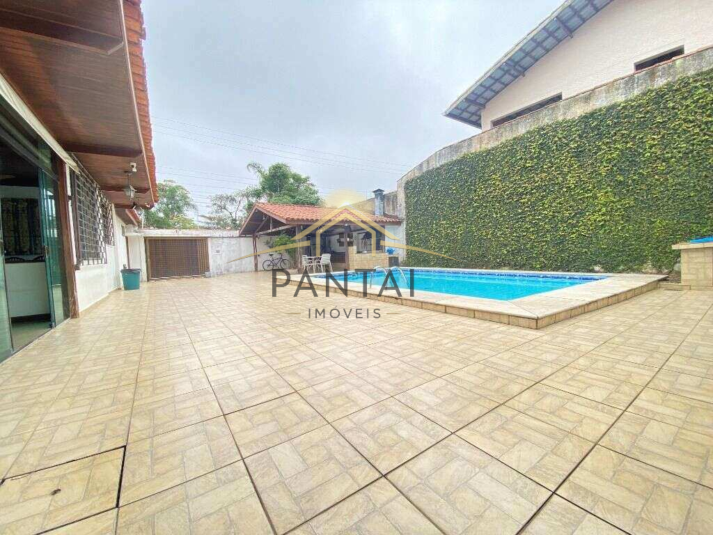 Casa à venda com 4 quartos, 300m² - Enseada,